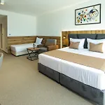 Lavalliere & Resort *