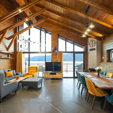 Lavalliere & Sŭrnitsa