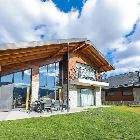 Lavalliere & Semesteranläggning (resort) *