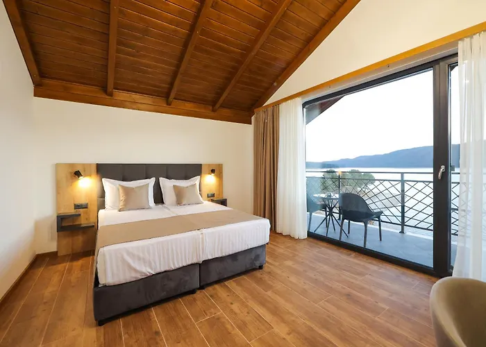 Lavalliere & Sŭrnitsa