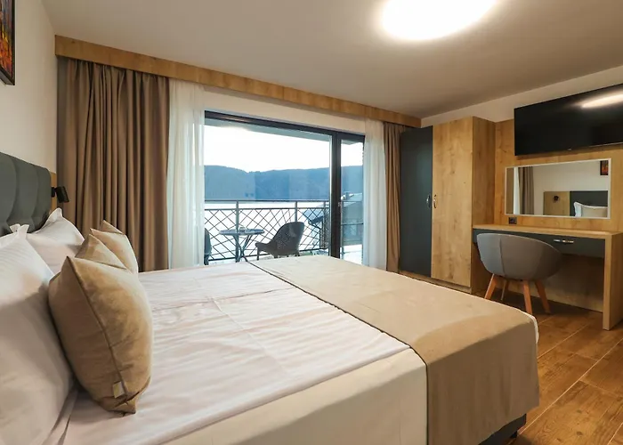 Semesteranläggning (resort) Lavalliere & Sŭrnitsa