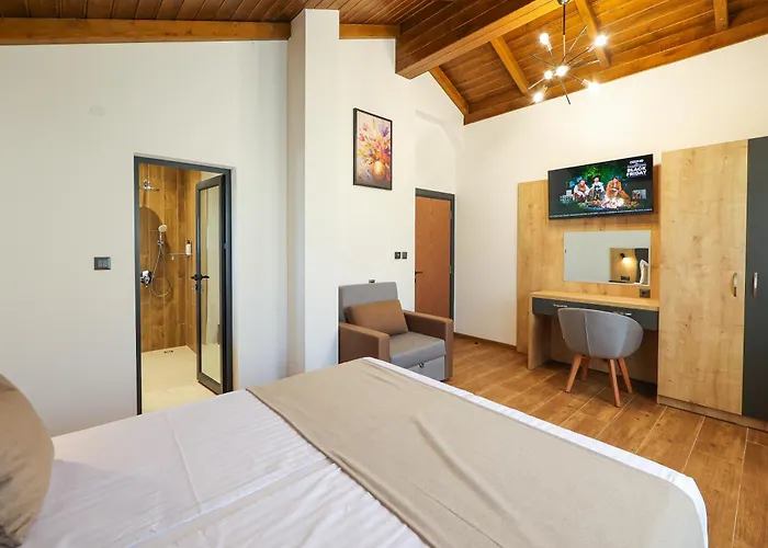 Lavalliere & * Sŭrnitsa