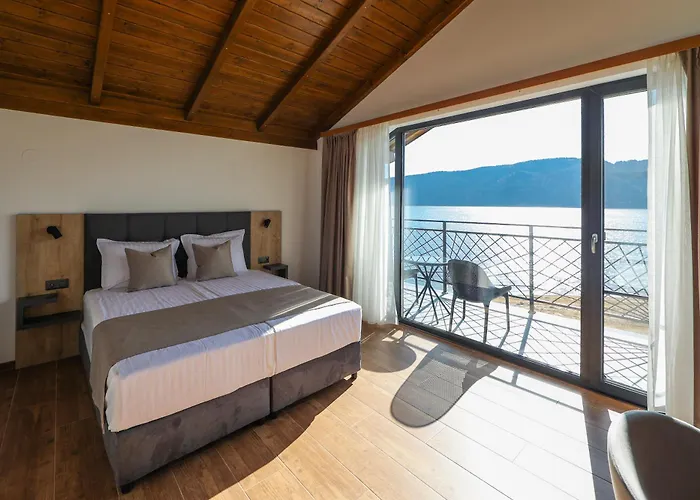 Lavalliere & Semesteranläggning (resort)