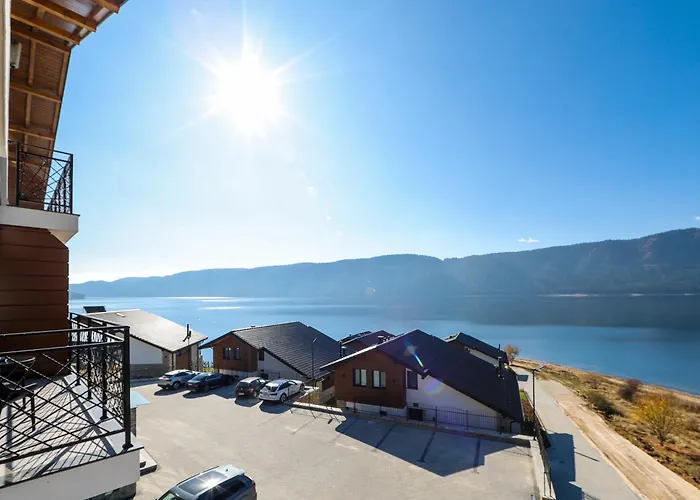 Lavalliere & Semesteranläggning (resort) Sŭrnitsa