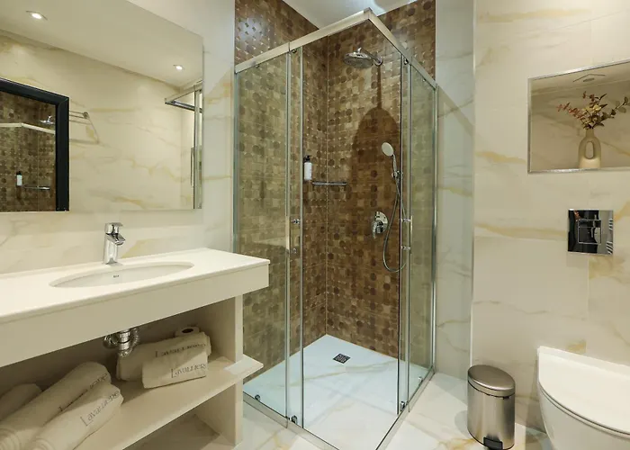 Lavalliere & * Sŭrnitsa