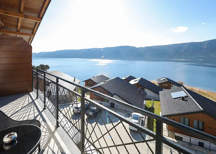 Lavalliere & Sŭrnitsa