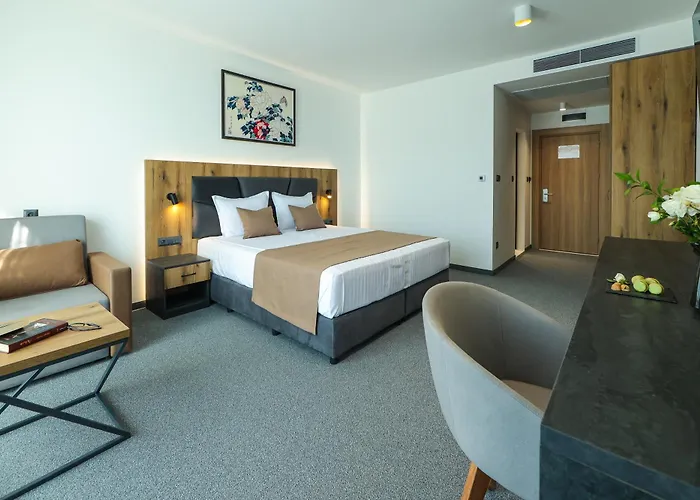 Lavalliere & Semesteranläggning (resort) Sŭrnitsa