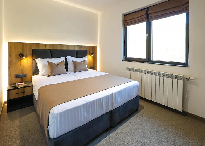 Lavalliere & Sŭrnitsa