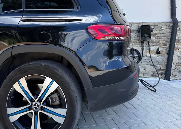 Lavalliere & Semesteranläggning (resort) Sŭrnitsa