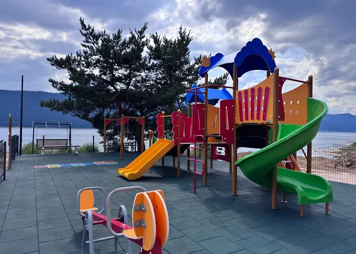 Lavalliere & Semesteranläggning (resort) Sŭrnitsa